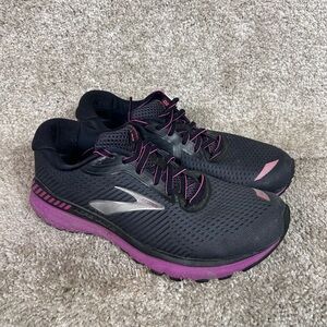 Women's Brooks Adrenaline GTS 20 road-running shoes Size 9